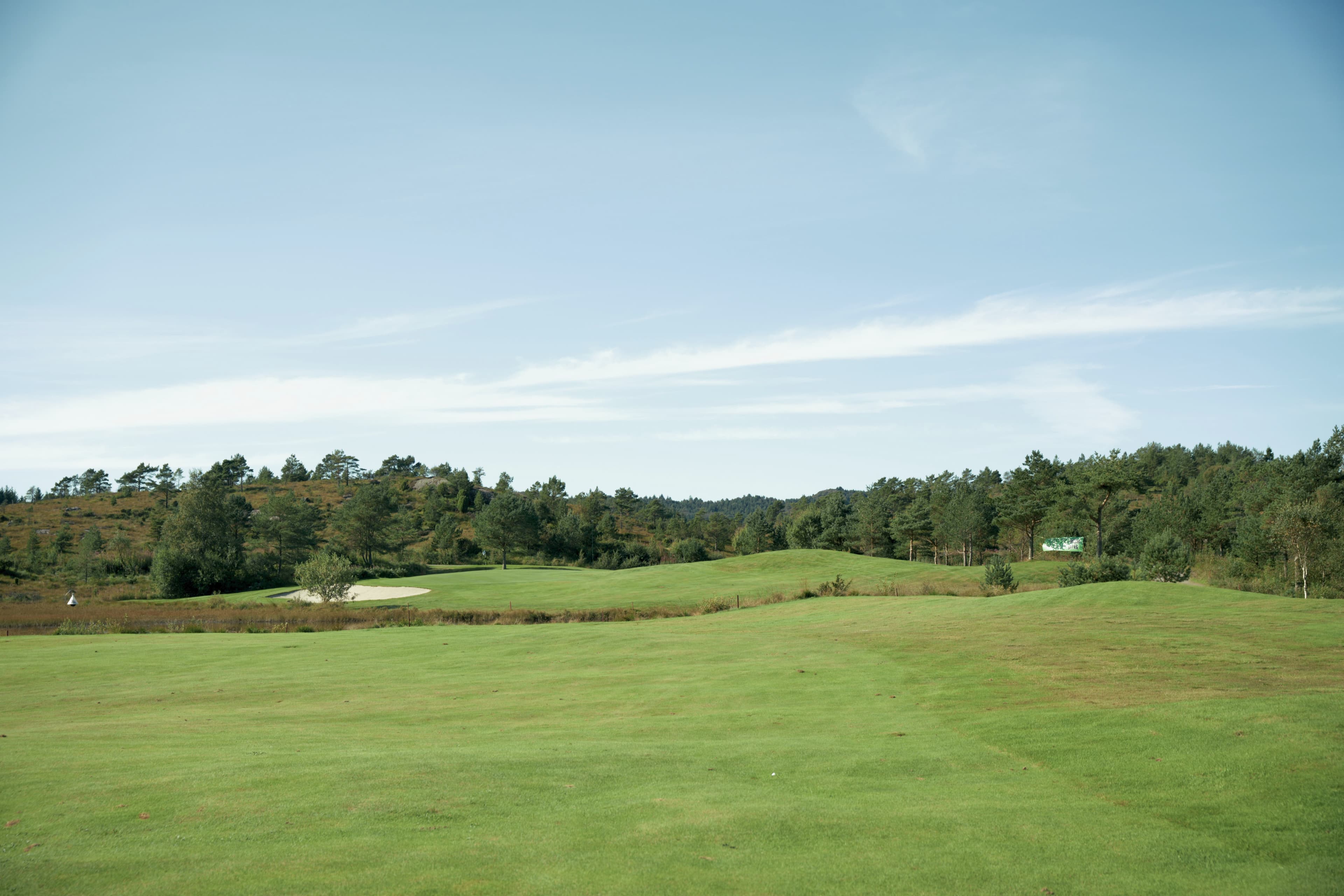 Oversiktibilde Haugaland Golfklubb hull 12 inn mot green 2 00000001